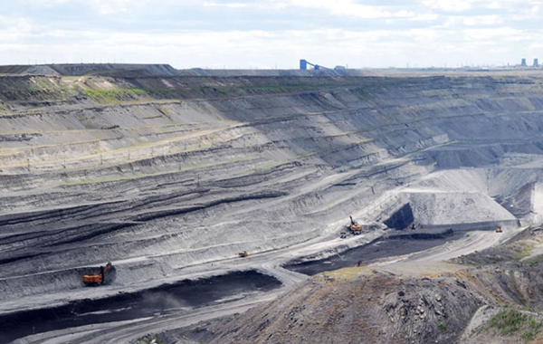 内蒙矿工挖出_修路挖出千年蛇精_矿工挖出金蛇是什么电影