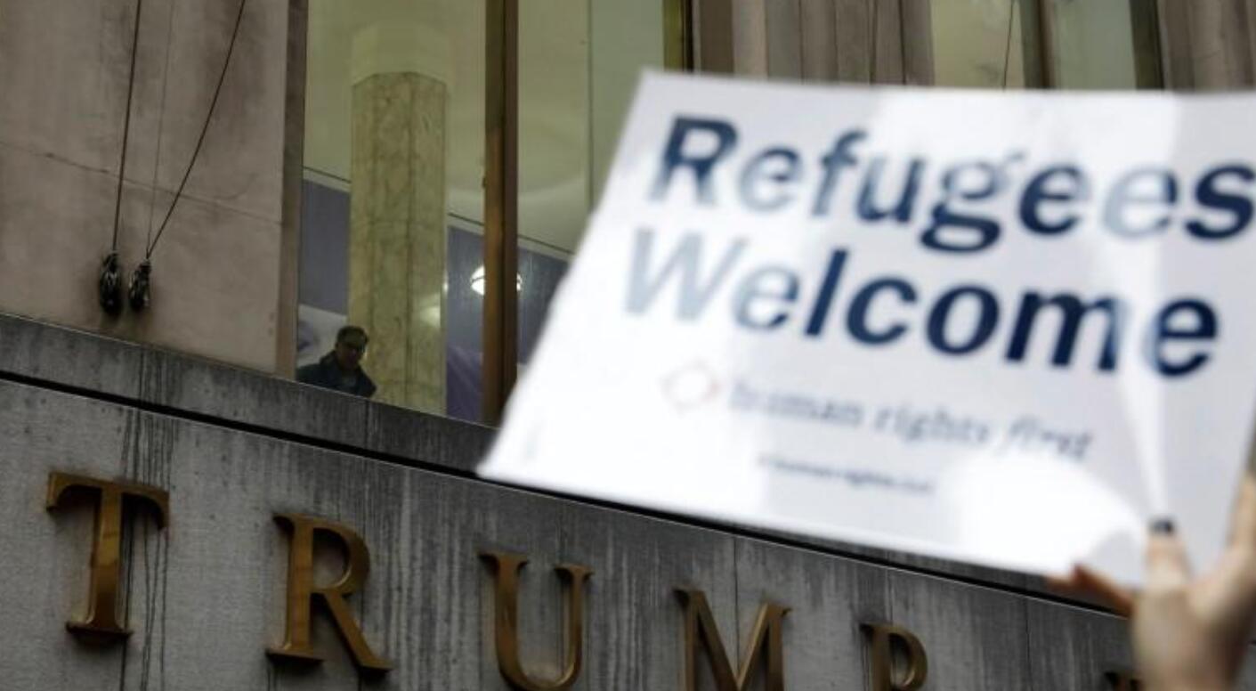 美国联邦最高法院下达临时令 维持特朗普对难