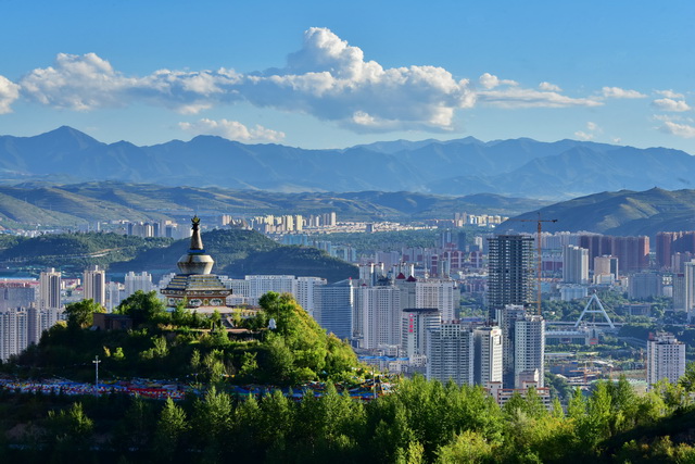 青海西宁城市景观.摄影/章轲