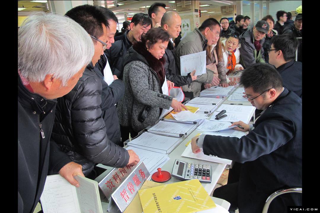 上海房价急速上涨 记者直击各区房地产交易中