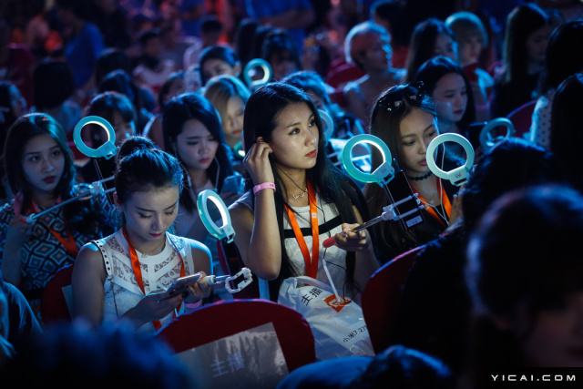 给网红立规矩 网络直播不能再任性_第一财经