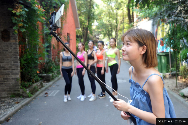 给网红立规矩 网络直播不能再任性_第一财经