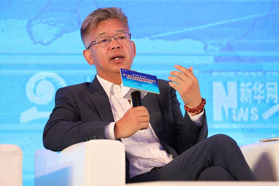 黄益平严监管下互联网金融将进入整顿调整期