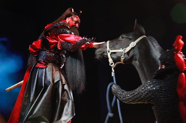 新任艺术总监将更多关注华人戏剧导演作品。图为著名戏剧导演陈士争《霸王别姬》剧照。