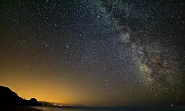 图片说明：从地球可以清晰地看到绚丽的星空；图片来源：吴明辉