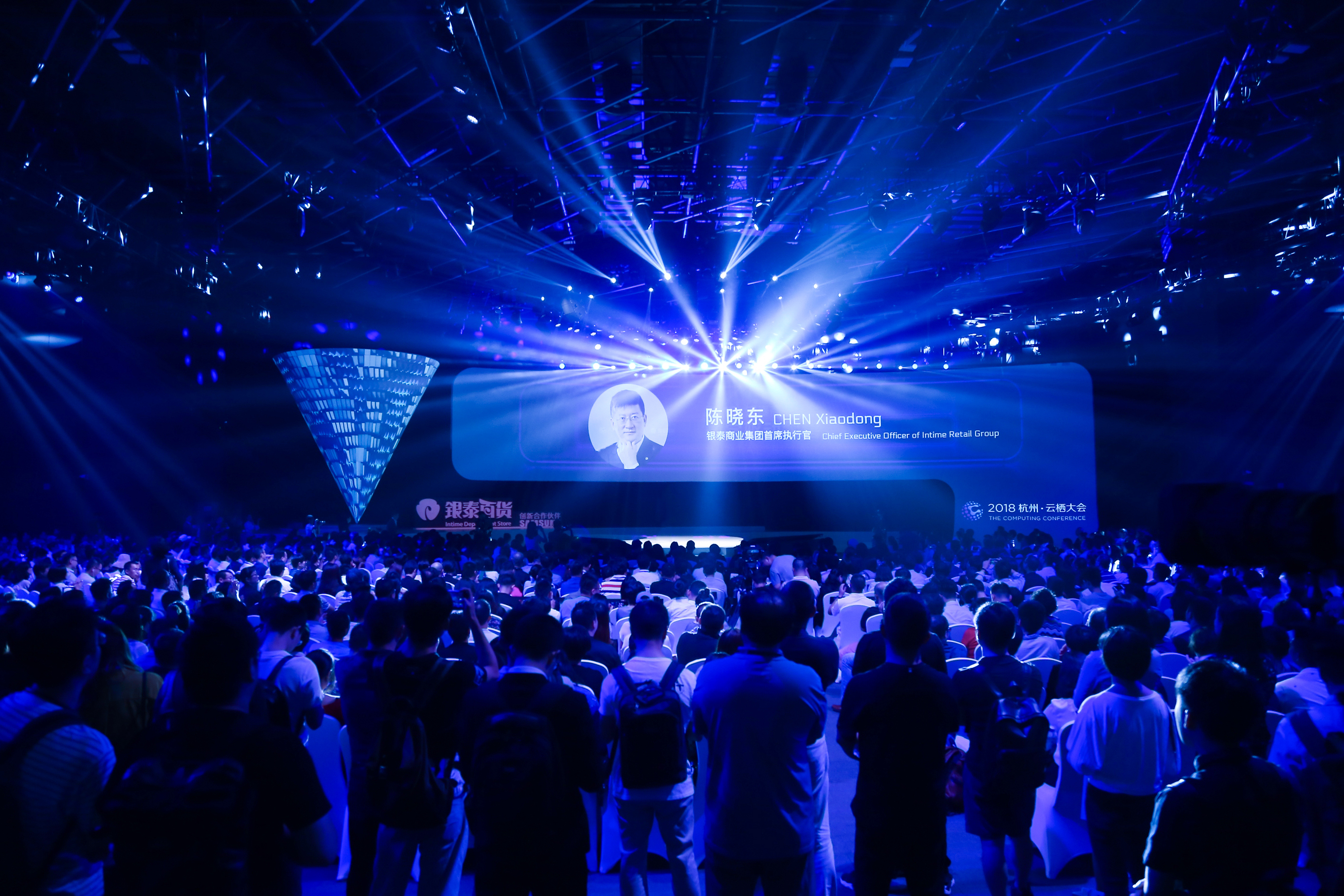 峰会上,阿里巴巴ceo张勇通过视频表示,银泰商业的新零售改革已取得多