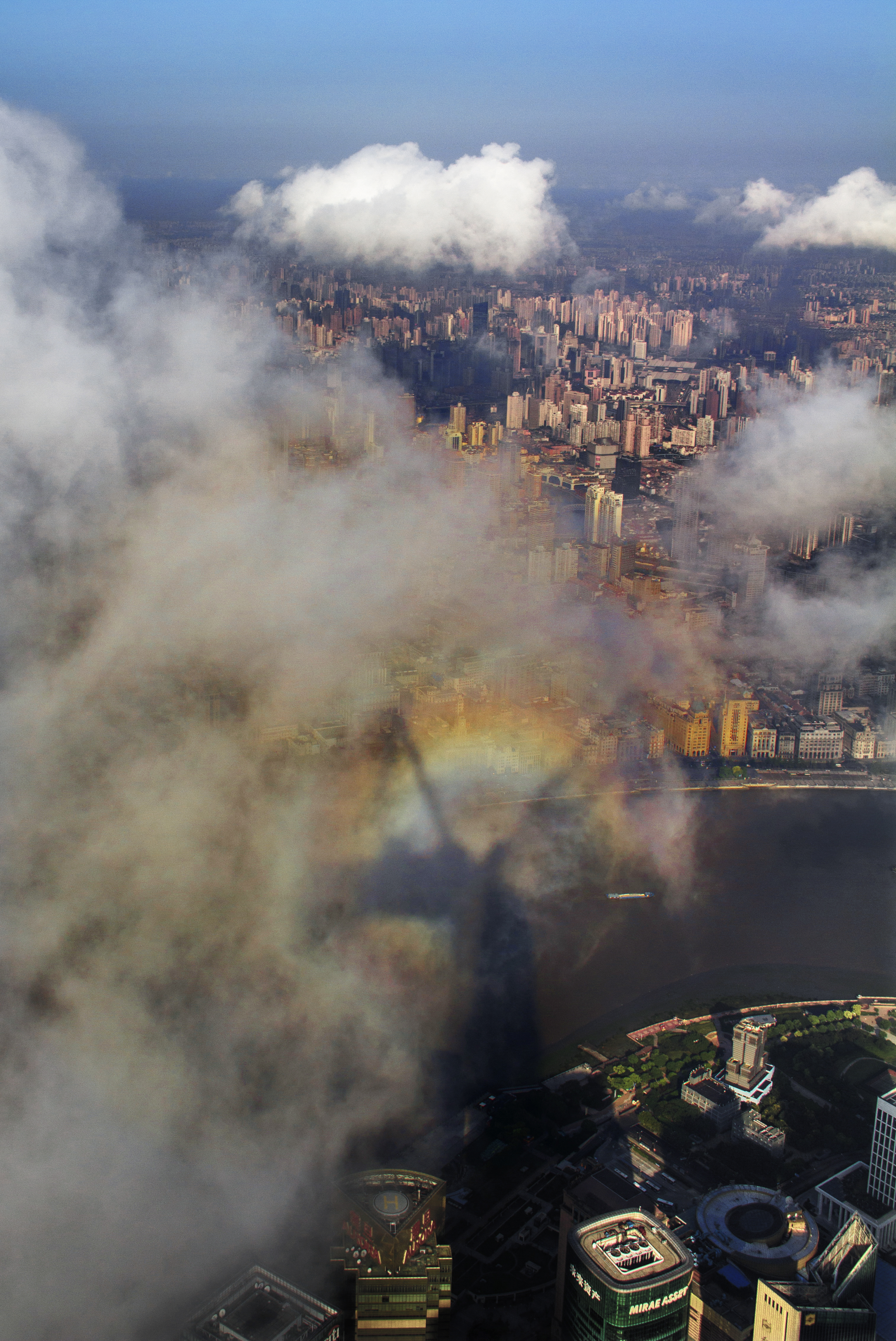 600米高空开吊车是怎样一种体验?陆家嘴就是这样建成的