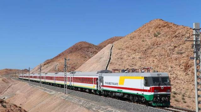 亚吉铁路电气化列车