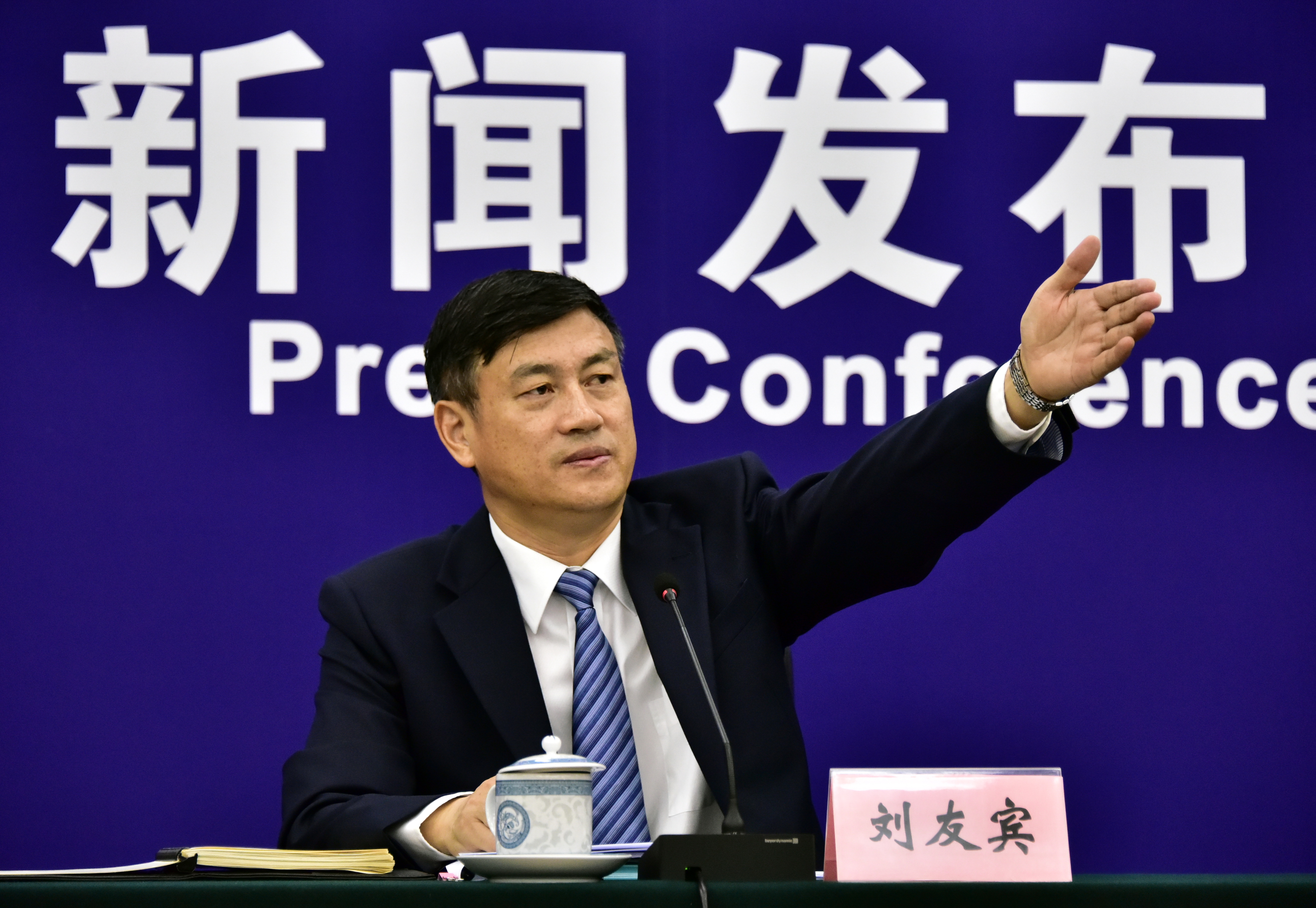 生态环境部宣传教育司司长,新闻发言人刘友宾.摄影/章轲