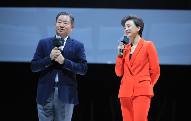 （宁高宁董事长与知名媒体人杨澜女士对话）