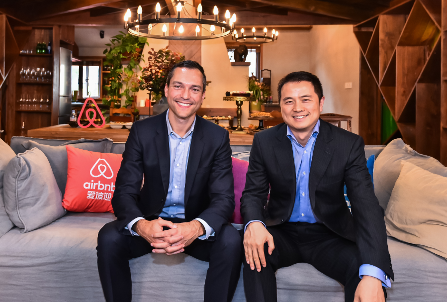 爱彼迎联合创始人柏思齐和中国区总裁彭韬接受第一财经记者专访
