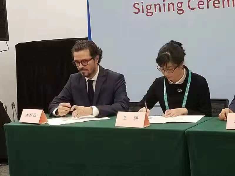 这一对 买手 和 卖家 在进博会上居然能聊出三次生意
