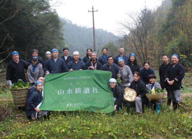 俱舍书院举办的“山水耕读社”，鼓励人们亲身体会自然之道。