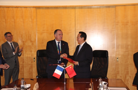中法两国农业部长举行会议并签署合作协议。（来源：法国驻华大使馆）