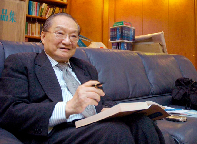 武侠小说泰斗金庸于10月30日在香港逝世，享年94岁。图片来自视觉中国