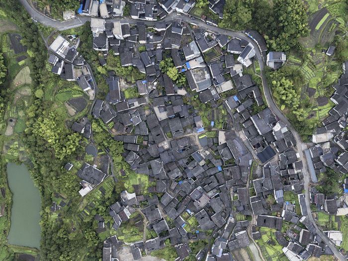 尚村民居是典型的徽州传统风格，被评为中国首个摄影小镇。    摄影/夏至