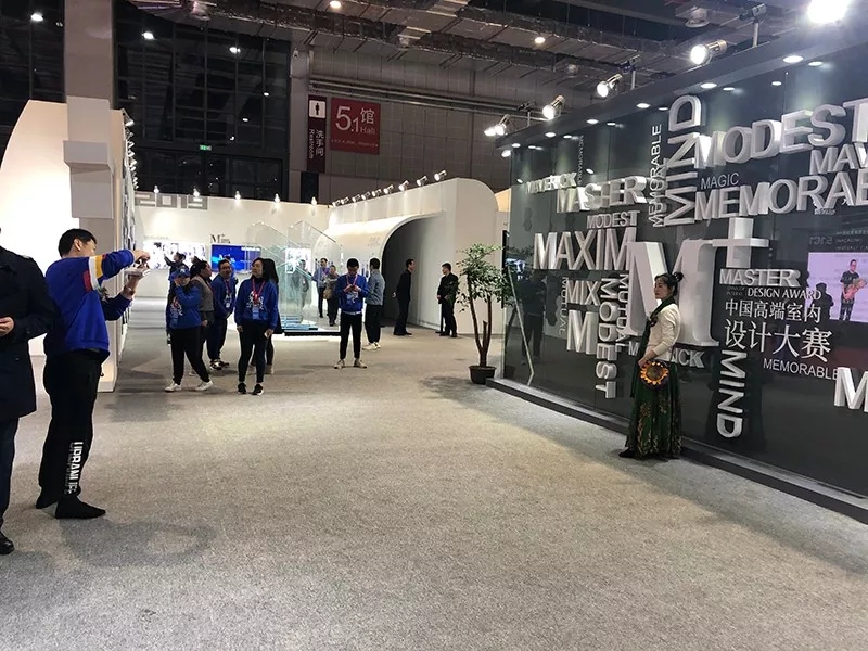 展会入口成为拍照打卡圣地