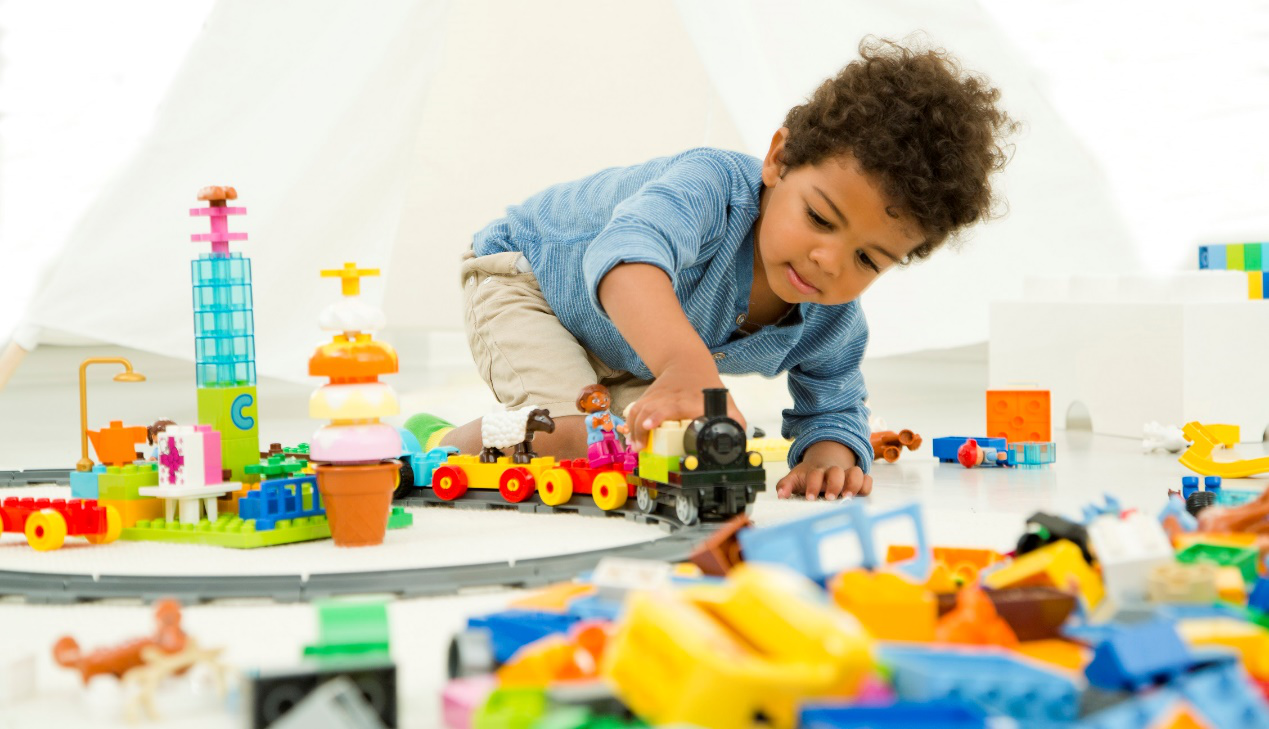 乐高®得宝®不断发展但是童心依然，启迪和培养一代又一代的儿童成为未来的建设者和探索者