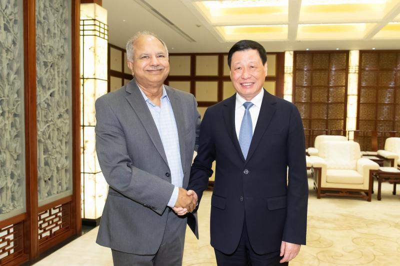 上图:应勇会见图灵奖获得者、卡内基梅隆大学计算机科学系教授罗杰·瑞迪