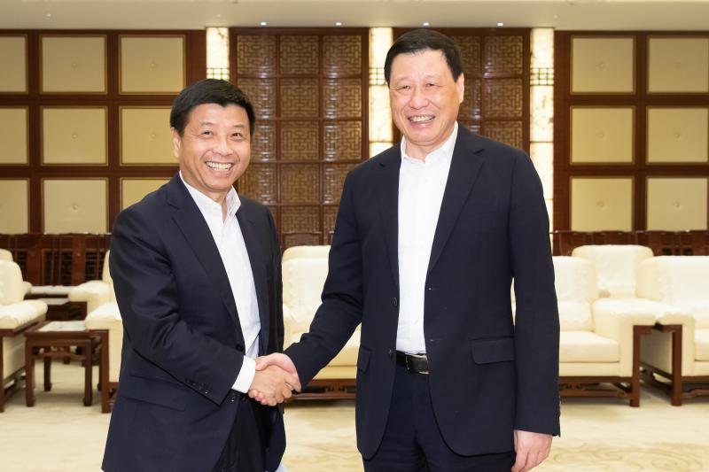 上图:应勇会见中金公司首席执行官毕明建