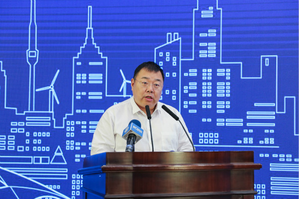 临港集团总裁袁国华介绍临港新片区汽车产业发展及相关配套。摄影：武佳乐