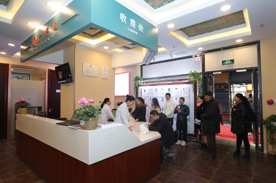 北京广誉远国医馆开业现场义诊场面