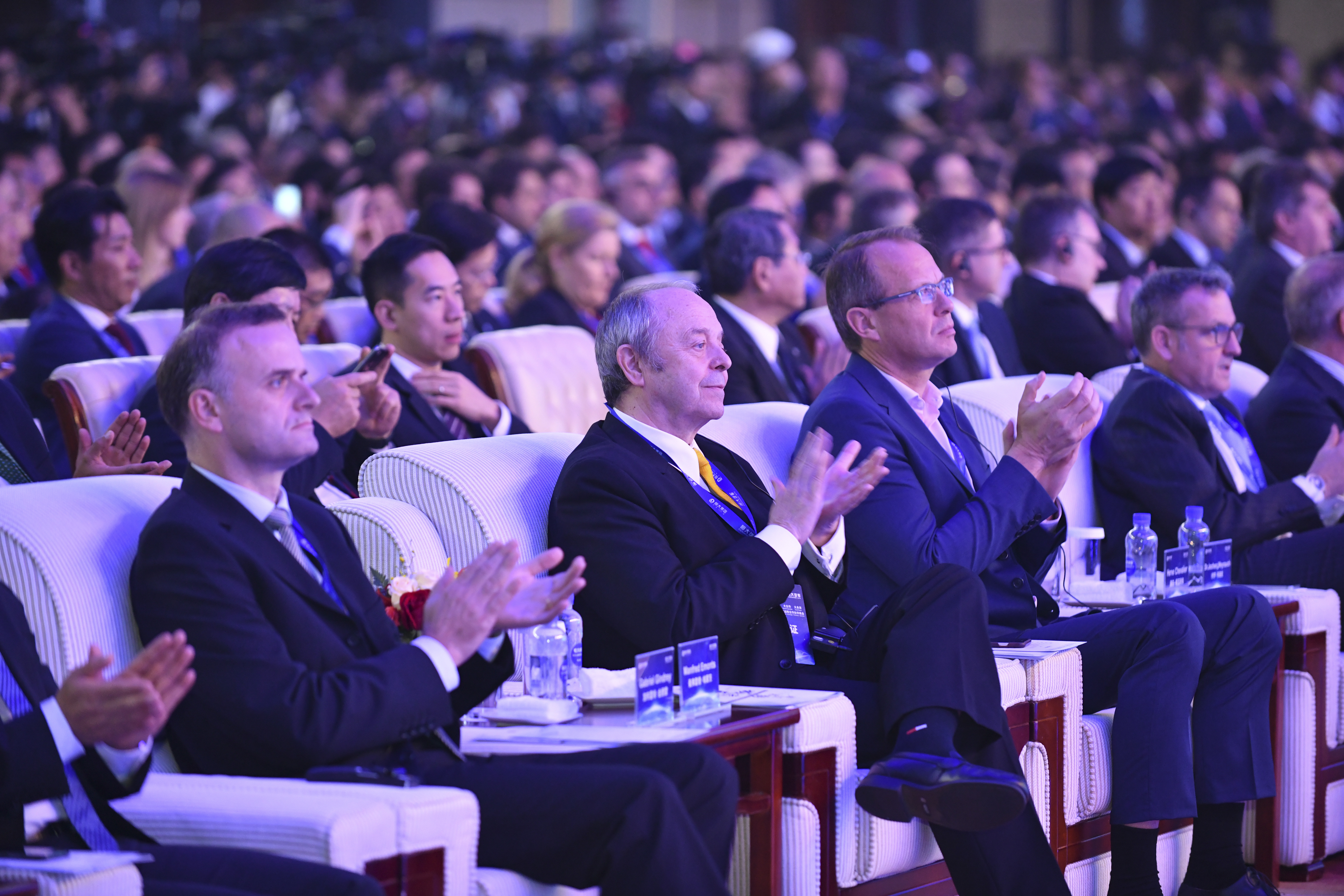 206家全球汽车产业各领域龙头企业的1100多名高管参会
