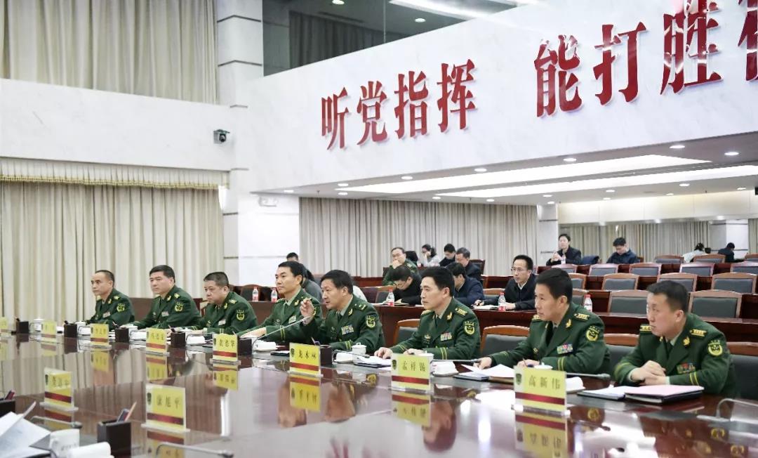 李强主持召开座谈会,听取武警上海市总队司令员马德荣,政委黄德华相关
