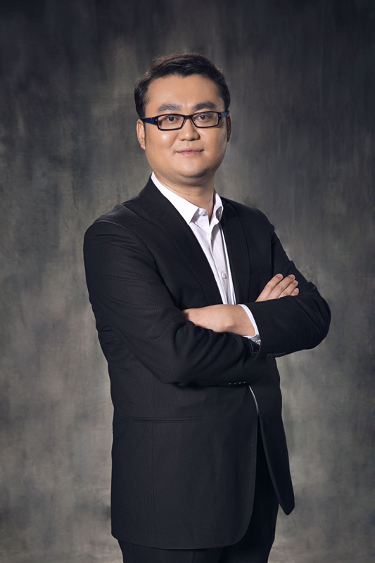 2016年，谢晓冬选择离开传统拍卖，跨界到互联网领域，创立在艺App。