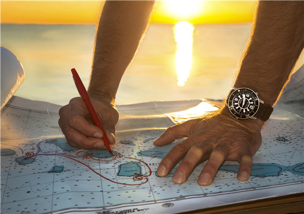 蓝色大海与金色阳光  劳伦·巴列斯塔（Laurent Ballesta）佩戴宝珀五十噚腕表制定潜水计划