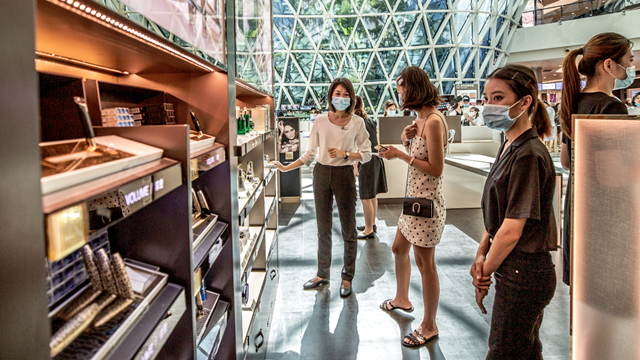 上半年服贸总额达2.2万亿元，商务部加快制定跨境服贸负面清单