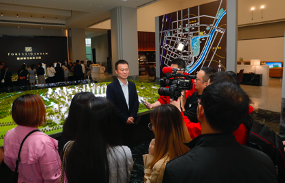 清华大学建筑设计研究院成都分院院长郑波接受媒体采访