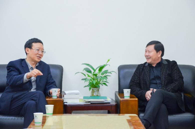 荣万家董事长耿建富与习酒党委书记钟方达做深入交流