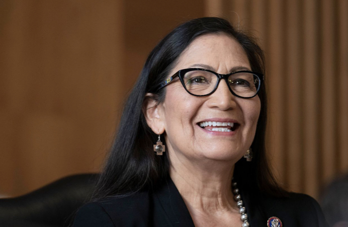 美国会通过拜登政府内政部长提名