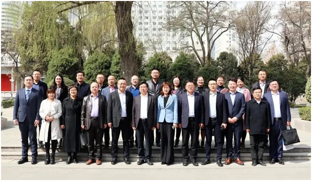 图注:捐赠仪式合影留念