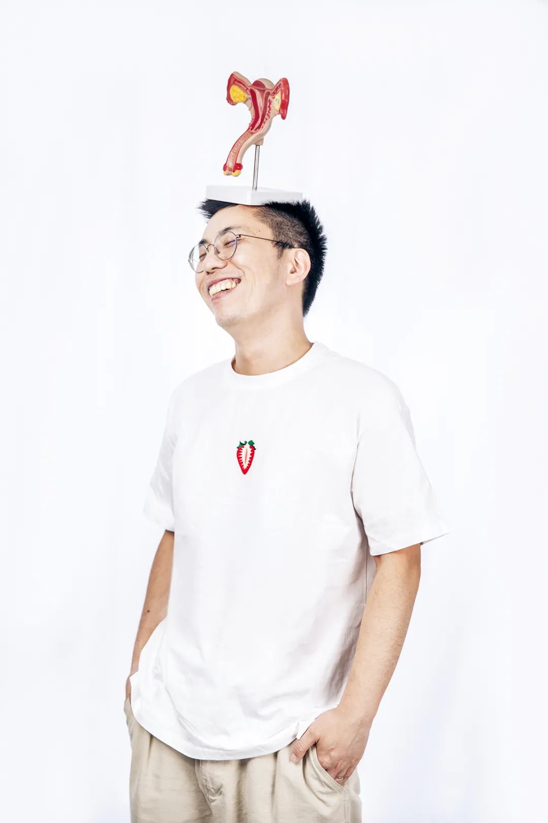 姓名：六层楼 星座：摩羯座 六知健康CEO，“六层楼”IP和公众号“第十一诊室”主理人 “为了让那些错误的信息不再传到下一代去，为了让那些空白可以在下一代的成长中被填补。”
