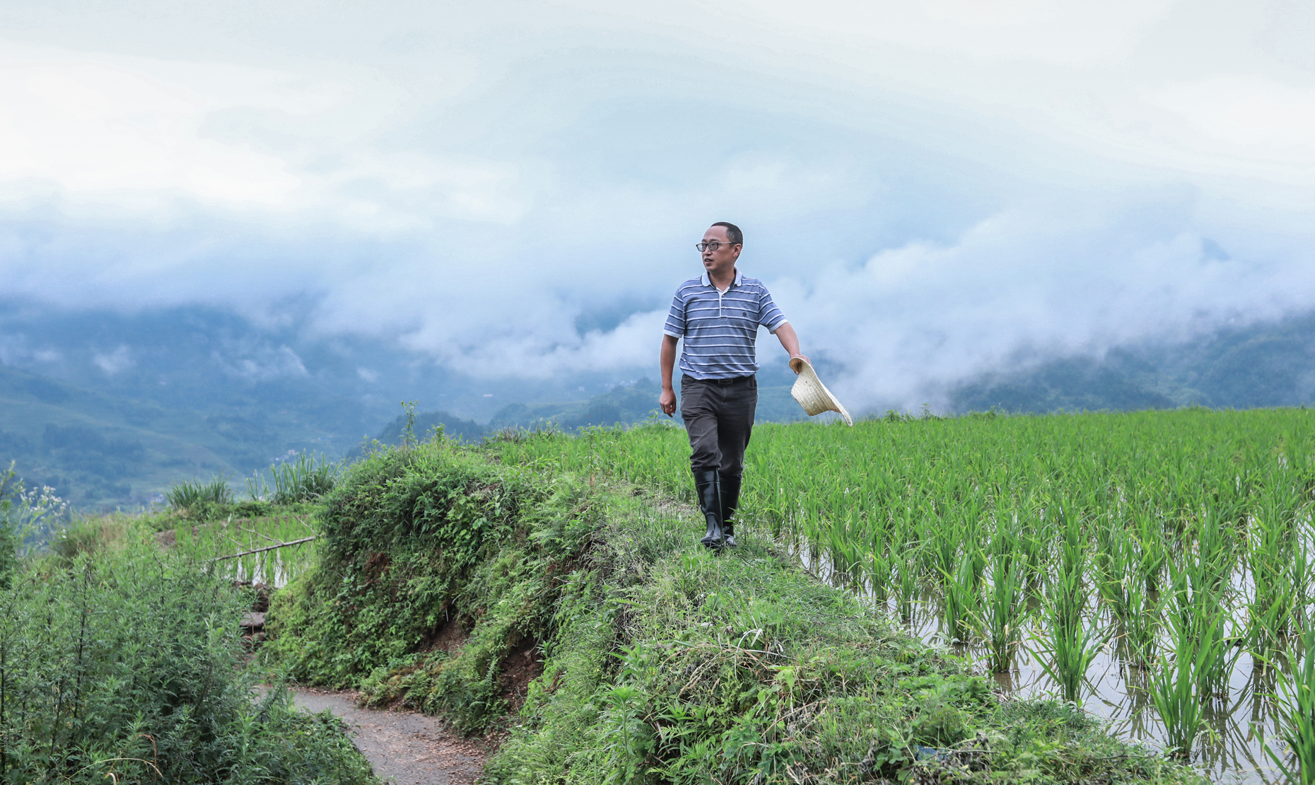 秀山土家族苗族自治县涌洞乡古田村任第一书记周建波（农行挂职干部）