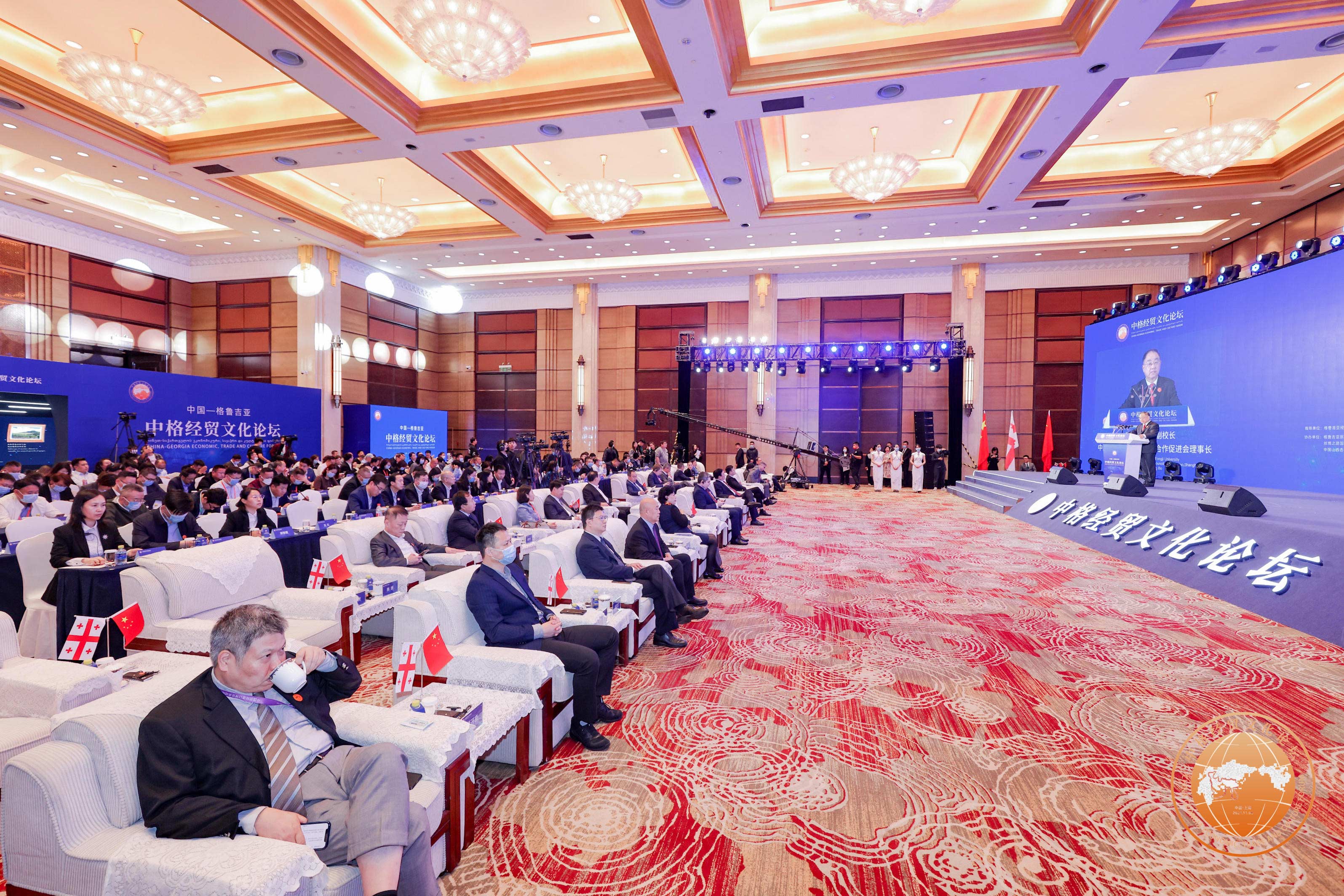 （图说：“传承千年 共话未来”中格经贸文化论坛 现场）