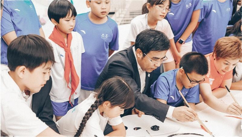 2019年8月8日，在2008年北京奥运会举办11年、第11个“全民健身日”之际，中国银行举办“听冬奥宣讲、绘中国梦想”主题活动，邀请中行定点扶贫地区青少年和员工子女共同参加，聆听奥运故事，共绘奥运长卷。