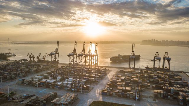 “迈上几个“万”的台阶今年再增5.5%，上海高质量发展有底气