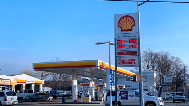 美国汽油价格已上涨至平均每加仑4.17美元