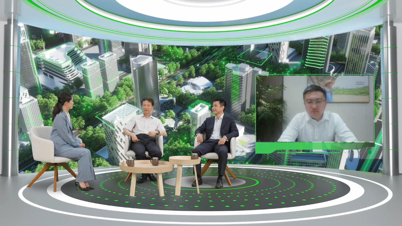 周长益（左二）、熊宜（左三）、霍焱（右）出席“可持续发展从理念到实践”圆桌论坛