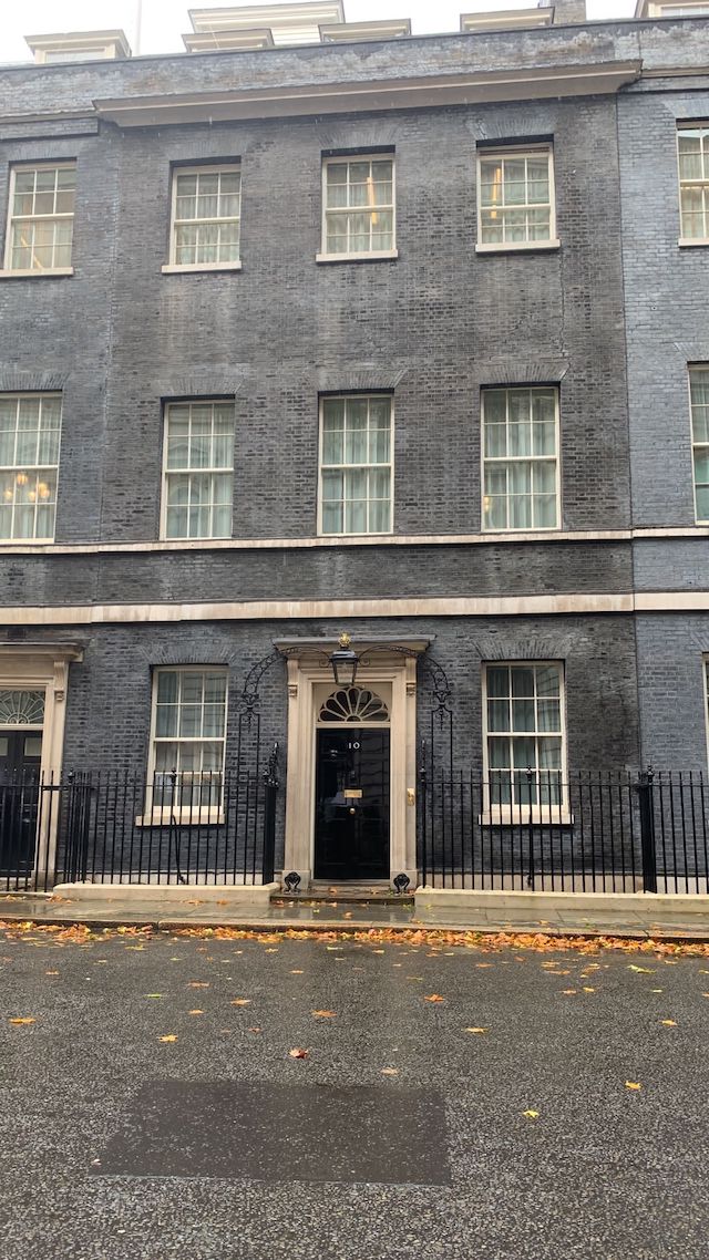 紧闭的唐宁街10号大门 第一财经记者陈玺宇/摄