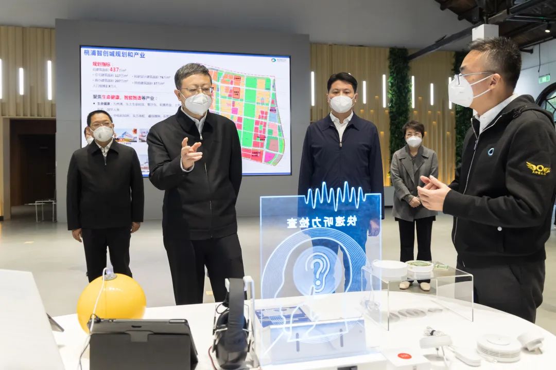 陈吉宁调研宝山普陀，亲切看望医疗救治、城市运行、社区防控一线人员