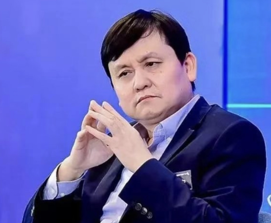 新冠“乙类乙管”首日张文宏发声：这是一场“资源战”