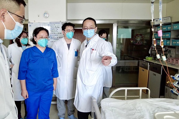 上海十院副院长李颖川：新冠重症高峰可能在未来两三周出现拐点