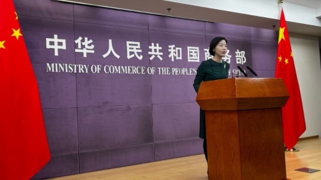 商务部新闻发布会 第一财经记者高雅/摄