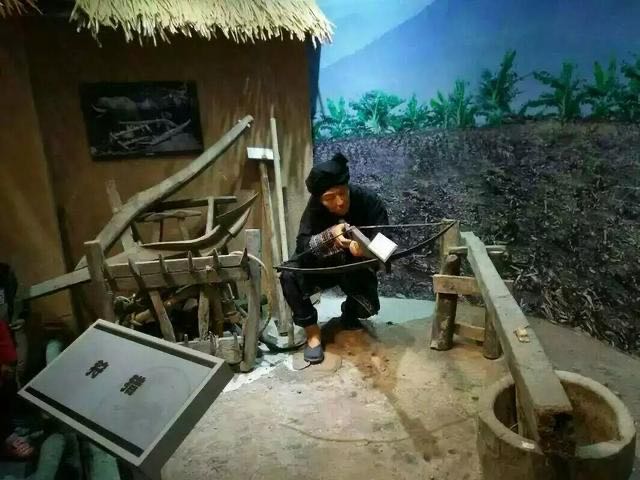 百年前的瑶族生活场景主题塑像