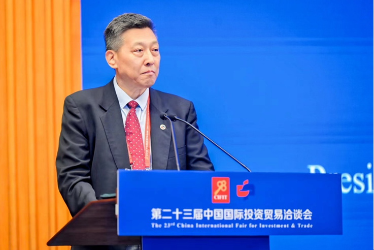 刘作章常务副会长主持论坛