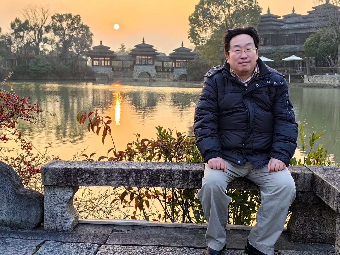 新年元月上旬，作者在调研上海民生实事项目进展中的留影。